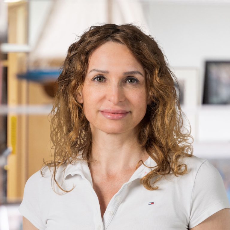 portrait_huebscher_900x1200